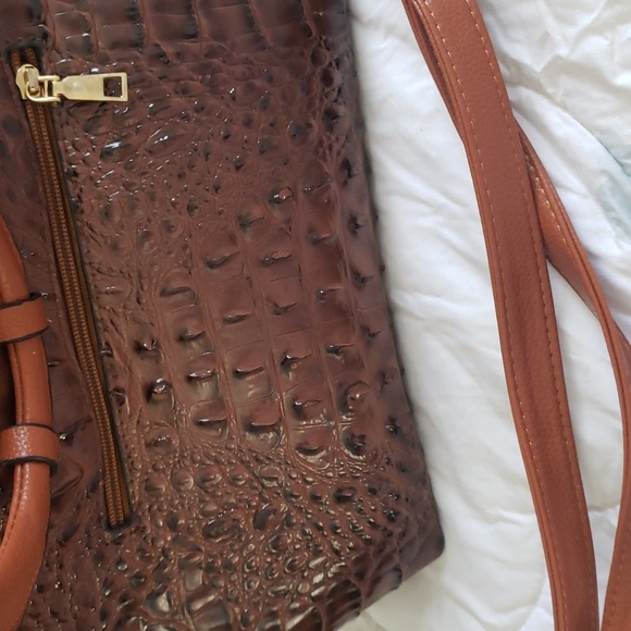 Alligator Style Leather Purse - Picture 15 of 16